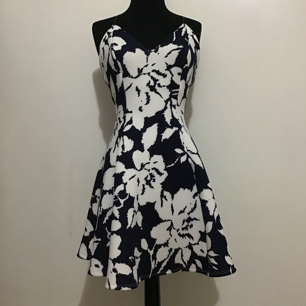 🛍🛍 floral dress navy blue and white